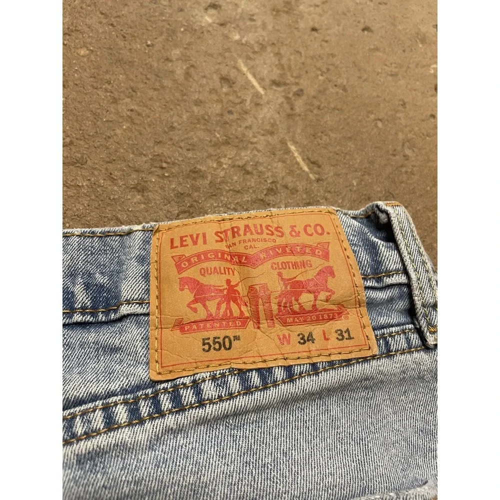 Levis 550 Jeans Mens 34x31 Light Wash Blue Relaxed Tapered Stretch Denim Zip Fly